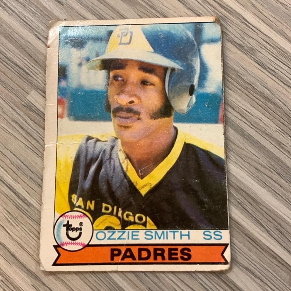 OZZIE SMITH Rookie card…LESS THAN PERFECT. SEE PICS.